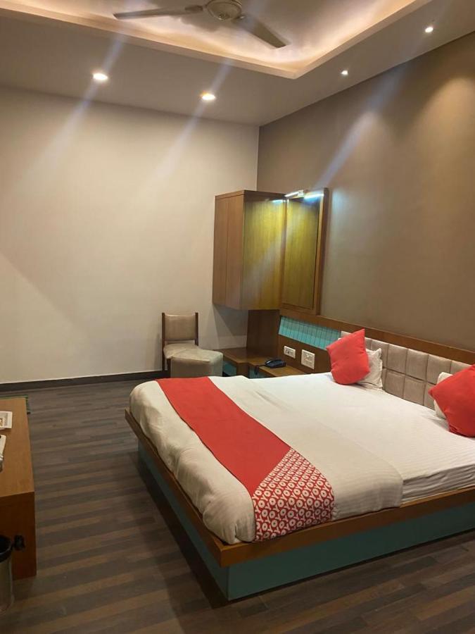 Hotel Raghupati Ayodhya Ngoại thất bức ảnh
